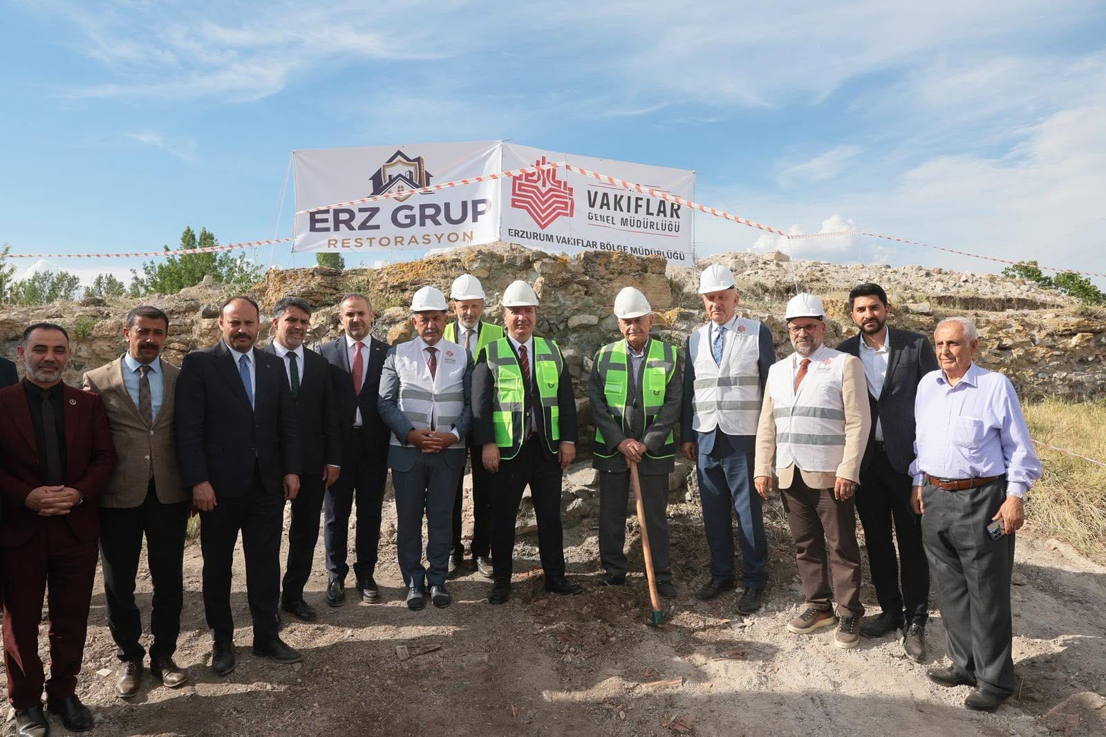 Türkiye’nin En Büyük Açık Hava Müzesi Olacak “Tarihi Erzincan Arkeopark Projesi”nde İlk Kazma Vuruldu