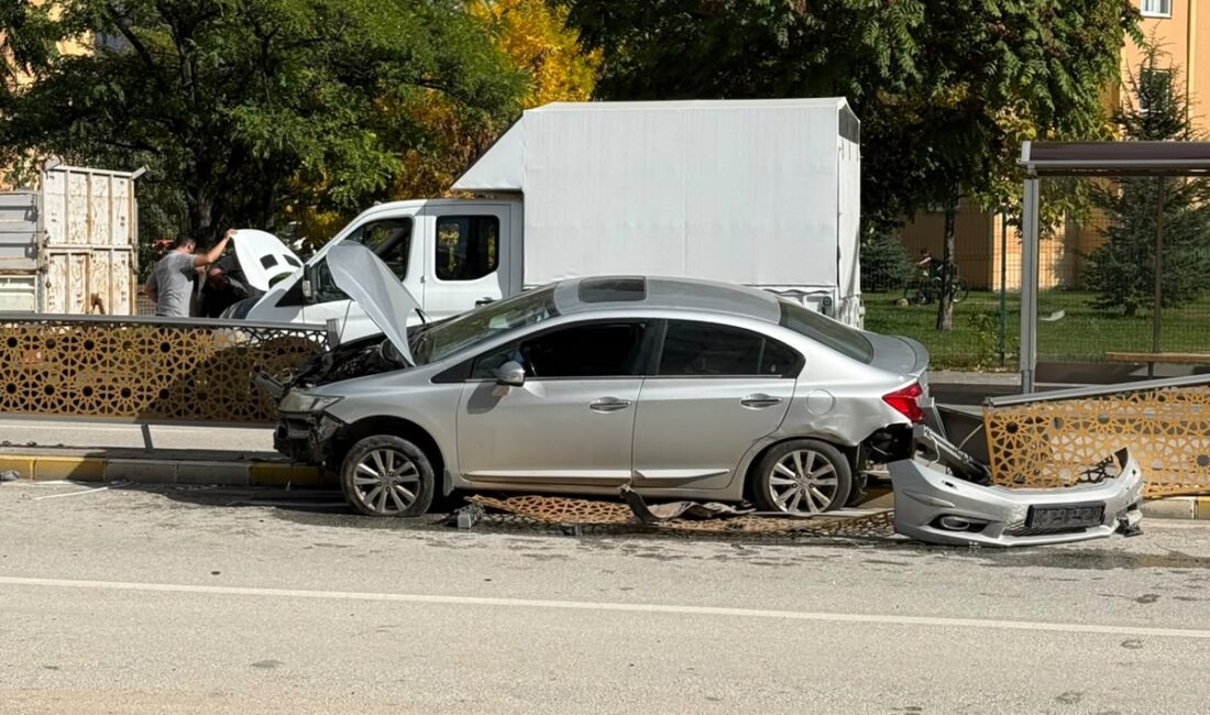13 Şubat Caddesi’nde Kaza Erzincan 13 Şubat Caddesi