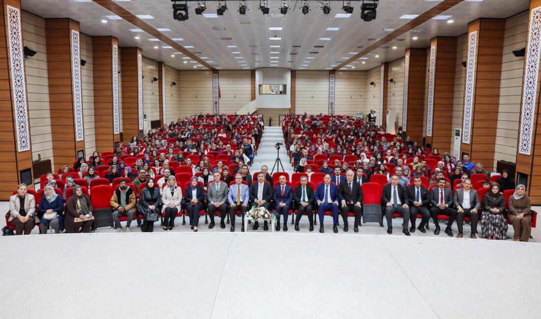 Erzincan’da okul güvenliği toplantısı: “Çocuklarımıza sözlerimizle değil, davranışlarımızla örnek olmalıyız” Erzincan’da çocukların güvenli bir